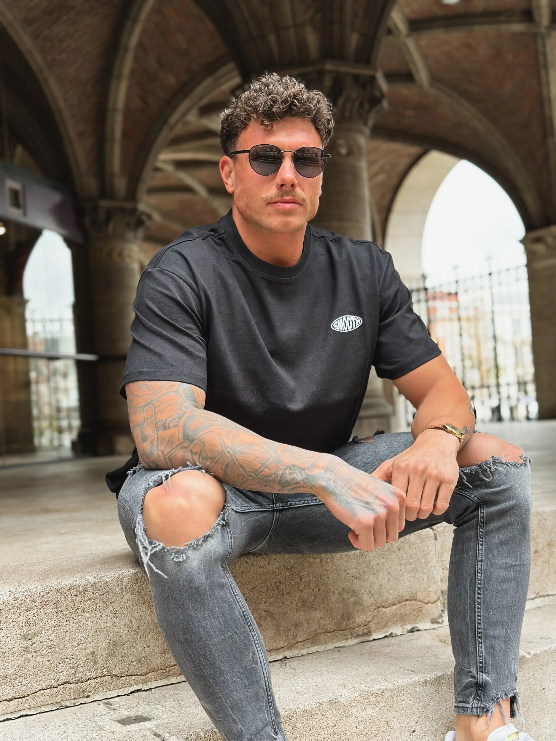 Black Heavy T / Oval White Front Back Men