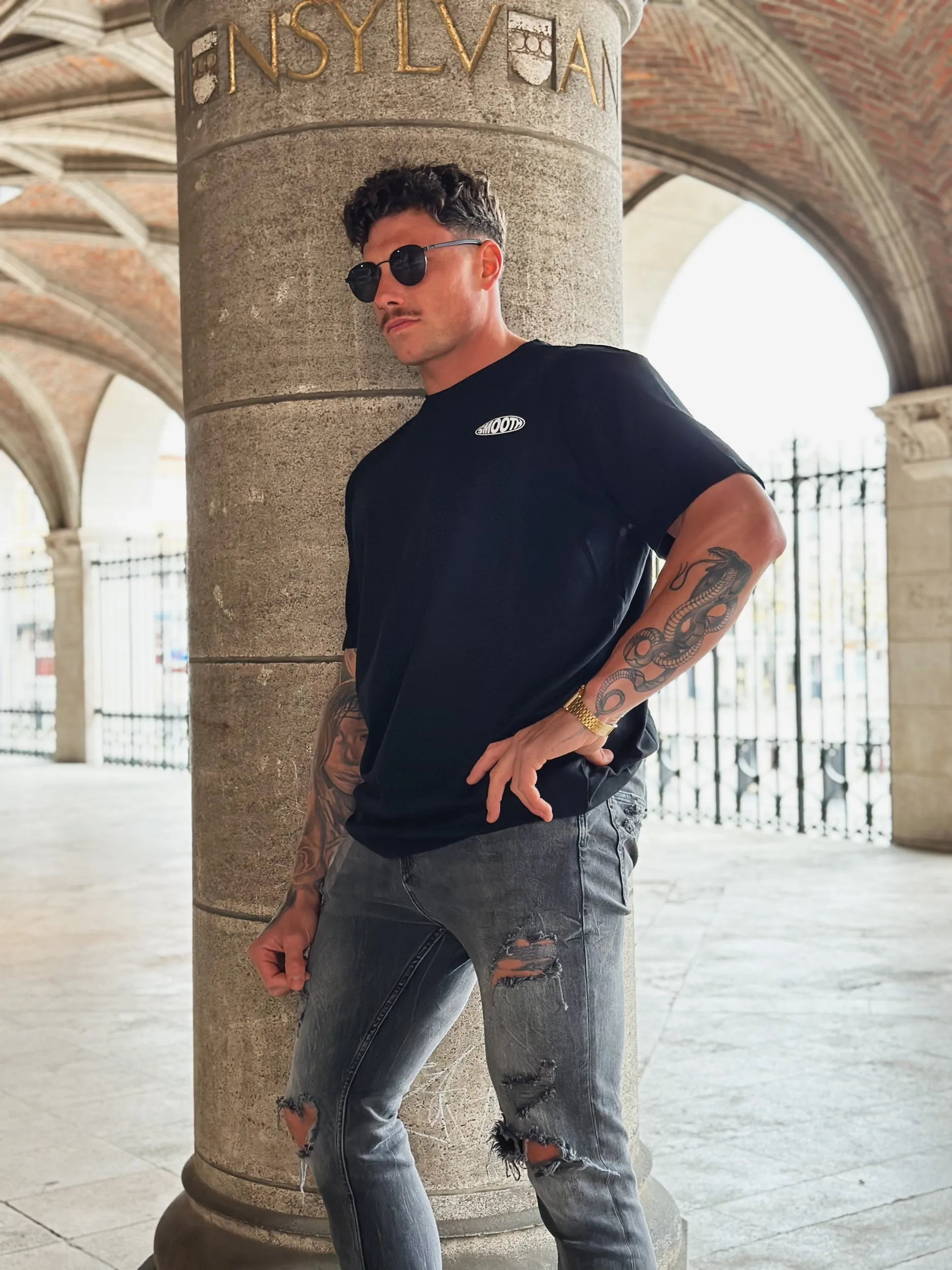 Black Heavy T / Oval White Front Back Men