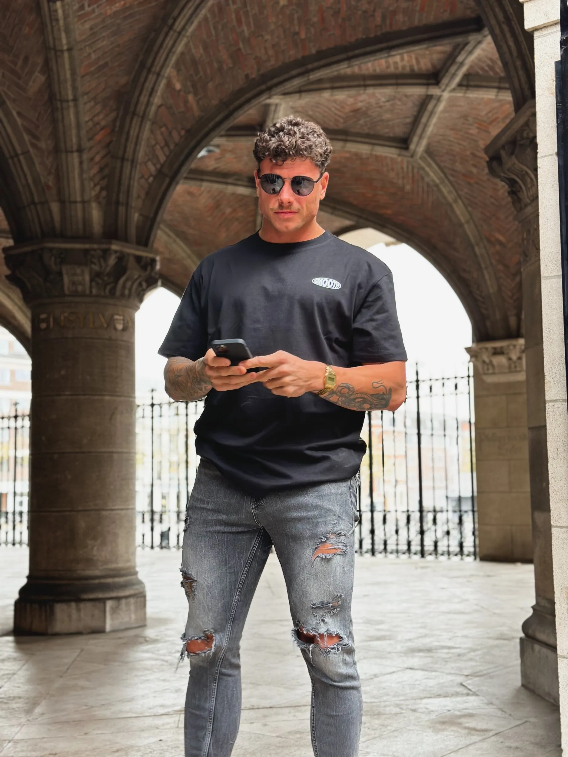 Black Heavy T / Oval White Front Back Men