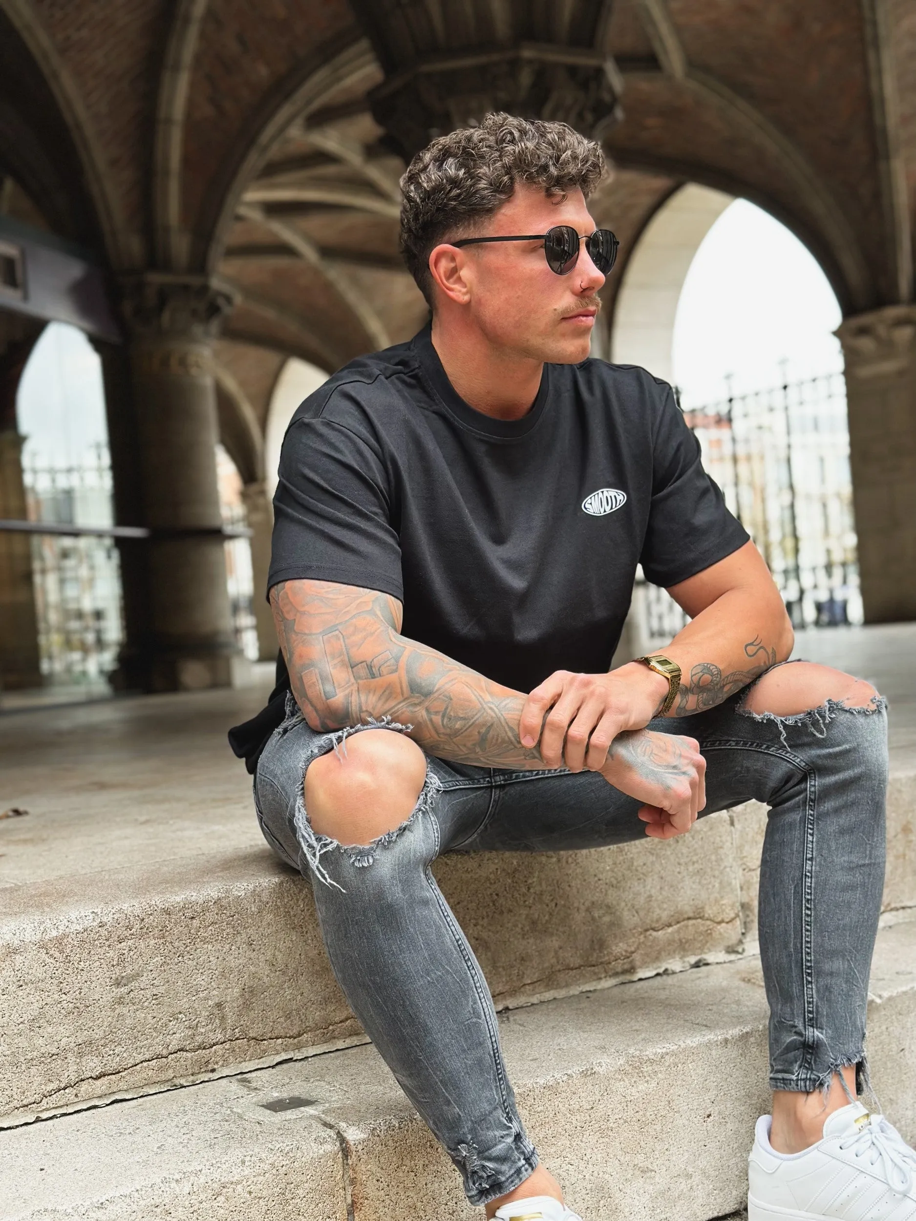 Black Heavy T / Oval White Front Back Men