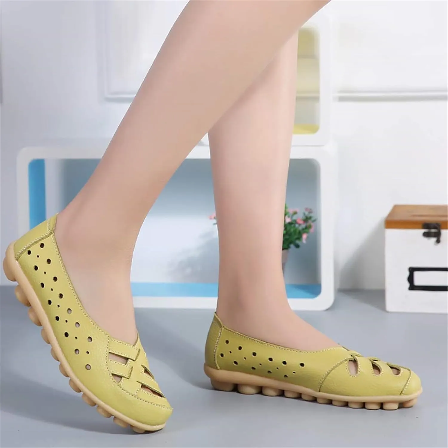 Flat Loafer for Women Comfortable Leather Loafers Ballet Flats Shoes Casual Wide Width Round Toe Slip on Flats with Breathable Eyelets