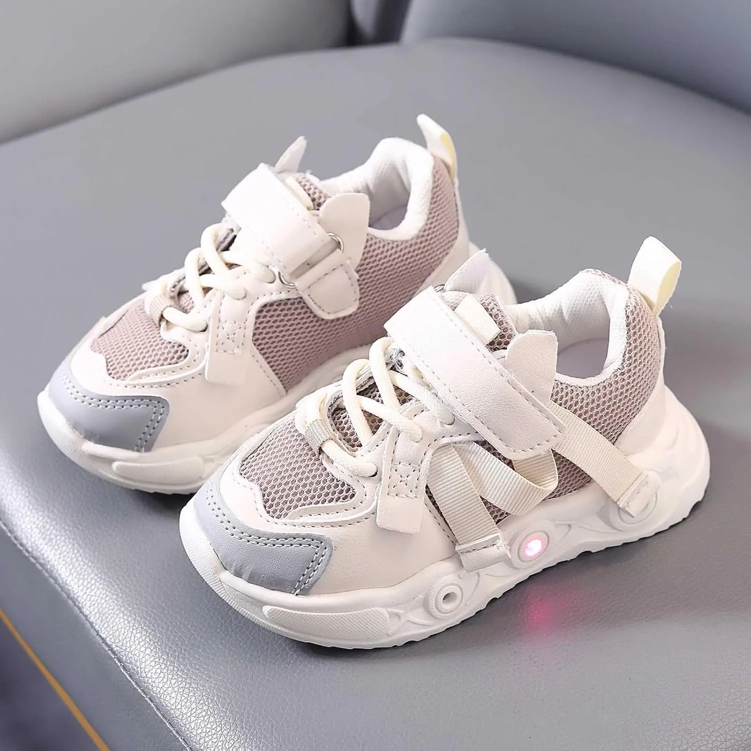 Sneakers for Girls Casual Luminous Breathable Running Shoes Walking Fashion Sports Flashing Shoes with Anti-Slip Sole