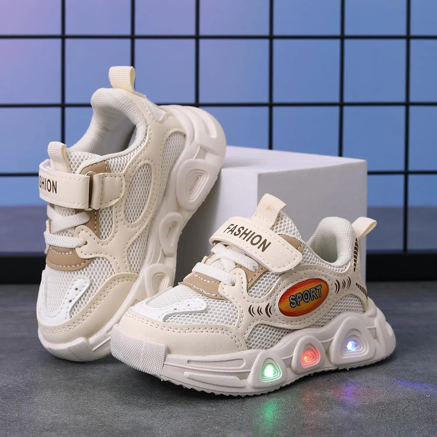 Sneakers for Girls Fashion Light Up Breathable Running Shoes for Kids Walking Non Slip Sports Flashing Casual Shoes